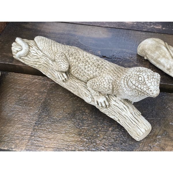 Lizard on Branch Concrete Animal Statue 0940