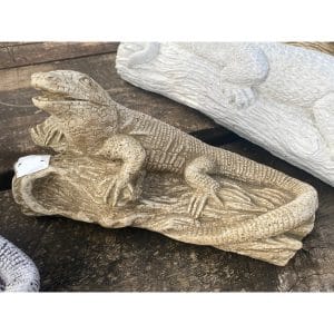 Lizard on Branch Small Concrete Animal 0941