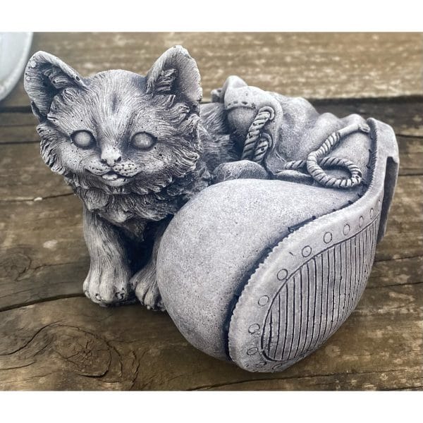Puss in Boot Small Concrete Animal 0181