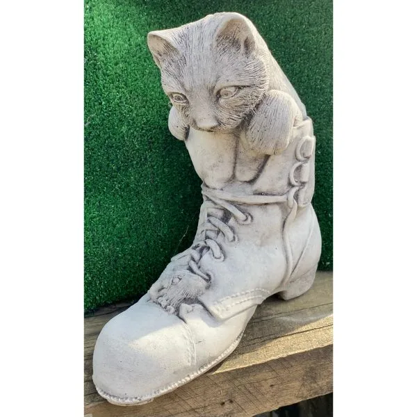 Puss in Boot Large Concrete Statue 0121
