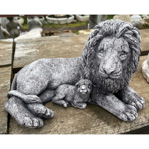 Lion and Lamb Concrete Animal Statue 0163