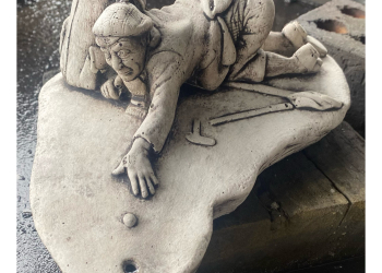 Golfer Putting Concrete Golf Statue 9549