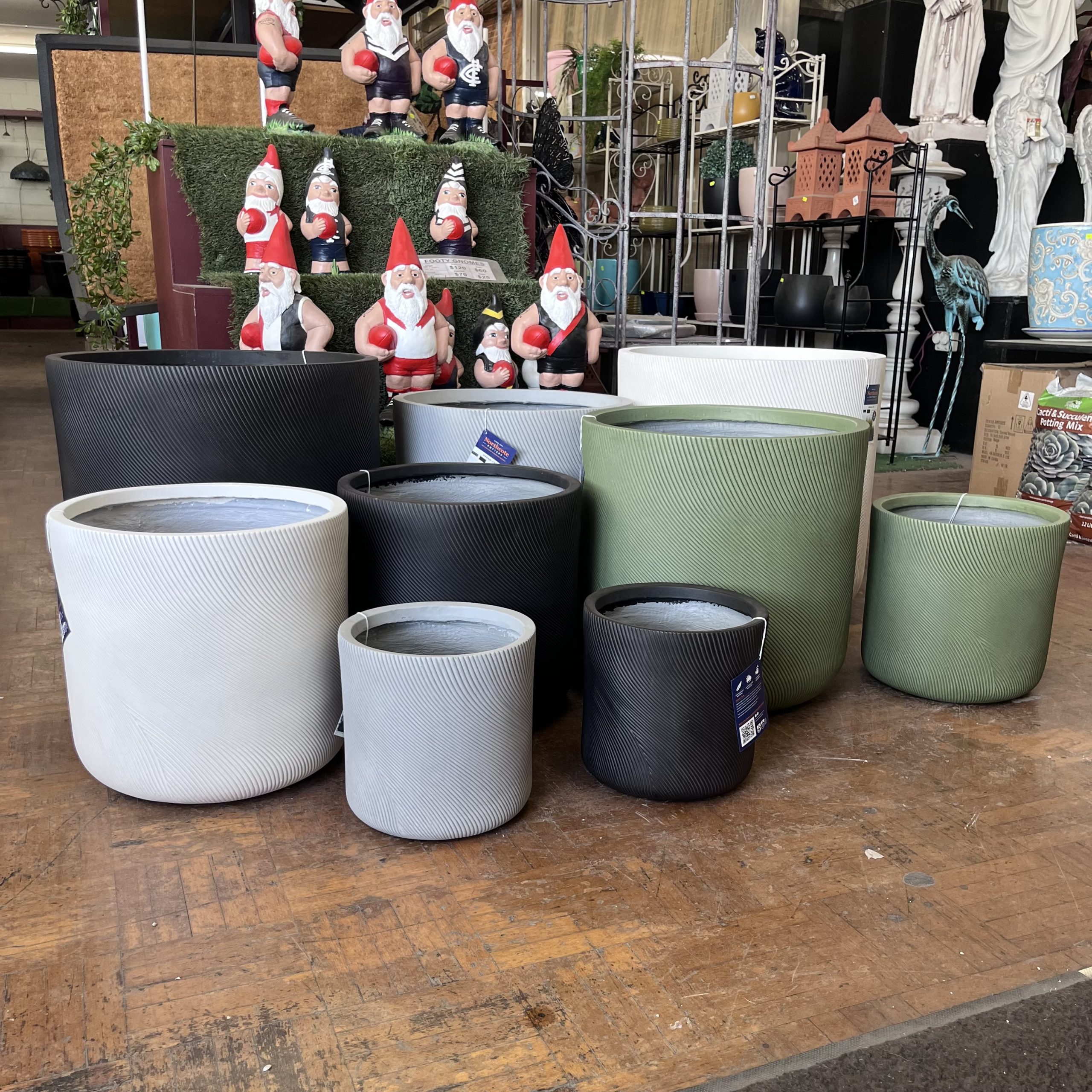 Helix Cylinder Lightweight Pot - Image 3